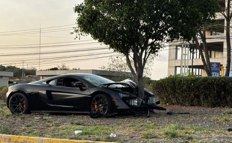 Chocan y abandonan un McLaren