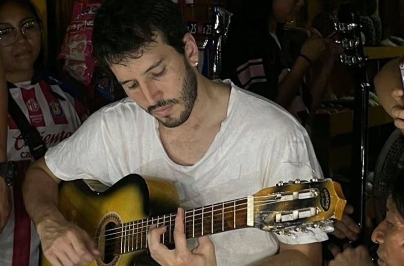 Sebastián Yatra se echa un palomazo en Chemax