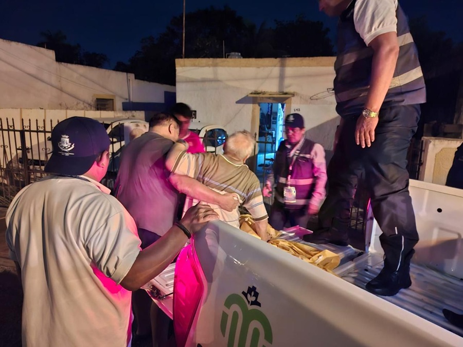 Protección Civil Municipal auxilia y retorna a su hogar a un adulto mayor desorientado
