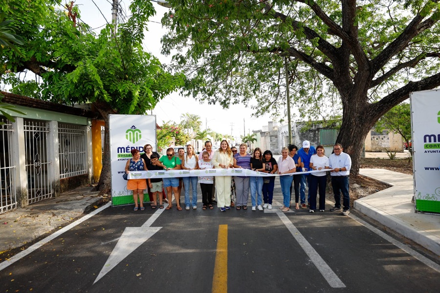Repavimenta Cecilia Patrón calles que elevan la calidad de vida de las familias en Mérida