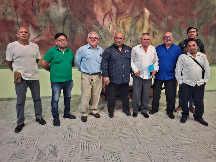 Choferes vetados quieren chambear los camiones del Va y Ven que pararon los concesionarios