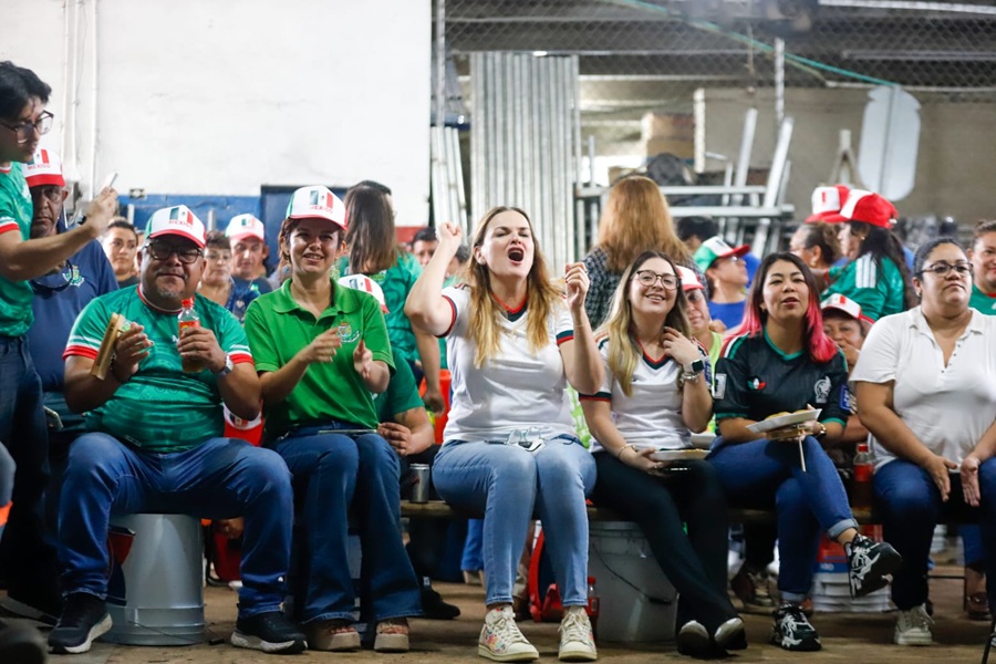 Cecilia Patrón comparte momento deportivo con colaboradores municipales