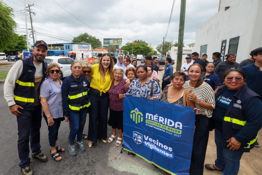 Cecilia Patrón mantiene el trabajo calle por calle y supervisa la repavimentación de la Avenida Canek