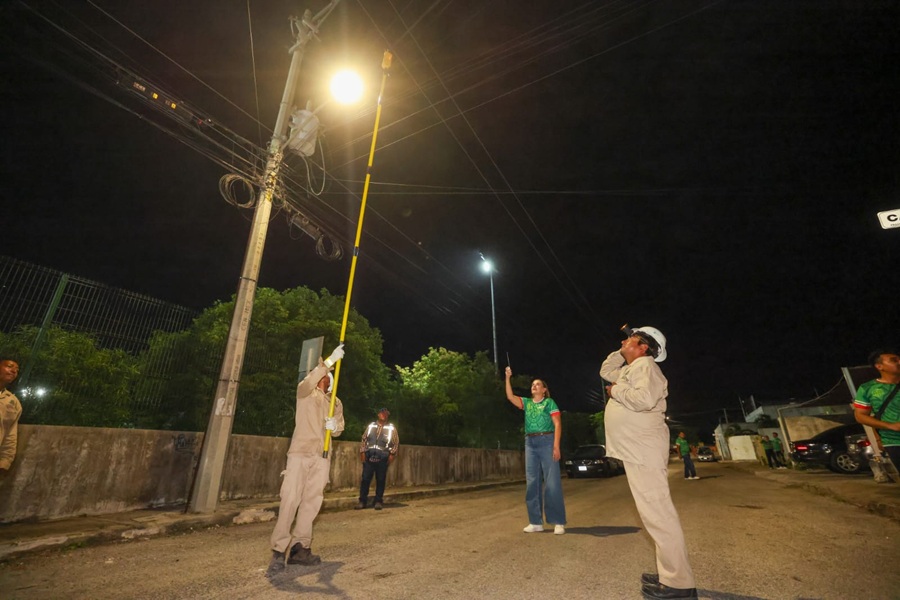 Ilumina Cecilia Patrón más y mejor el poniente de Mérida con luminarias LED