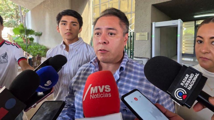 Alcalde golpea a mesero, rechazan sus disculpas y exigen su renuncia