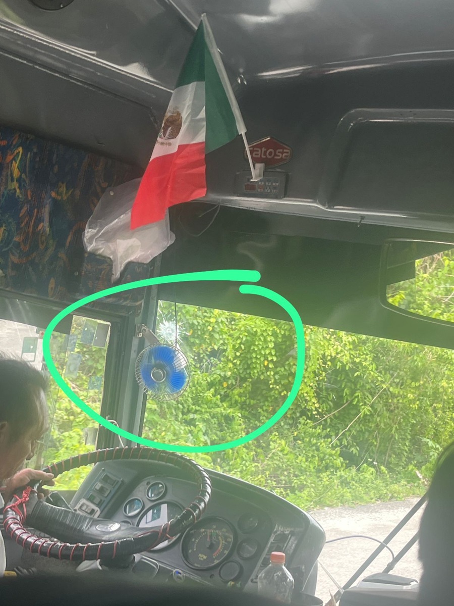Autobús que iba de Cancún a Yucatán queda atrapado en una balacera