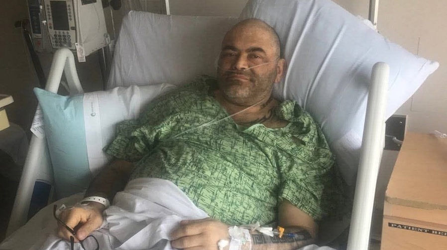 Le cortan las piernas al luchador Konnan