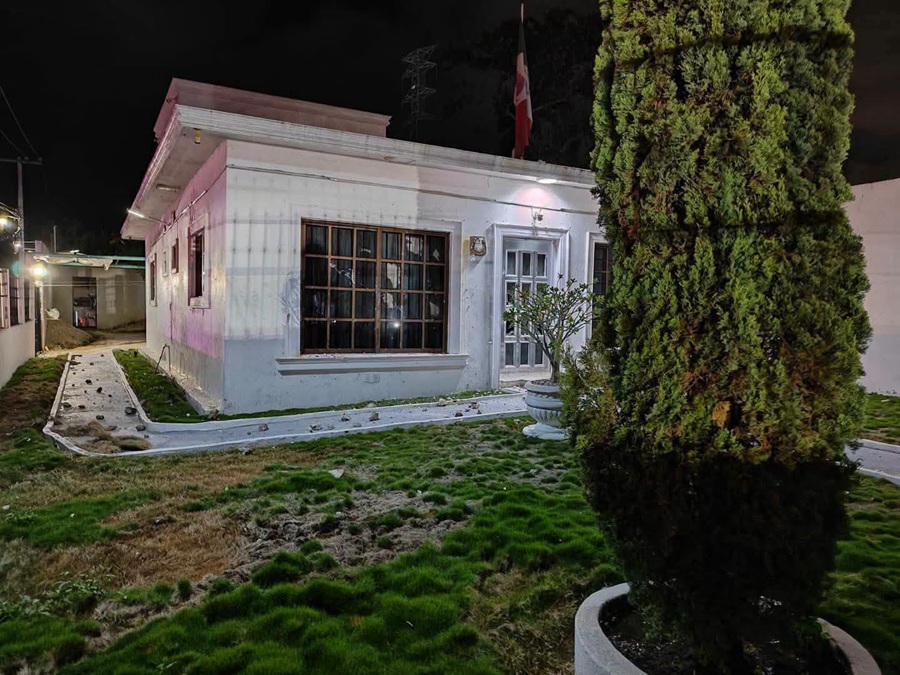 Apedrean la casa de ex militar que le echó agua a una tianguista en Vivah Kanasín