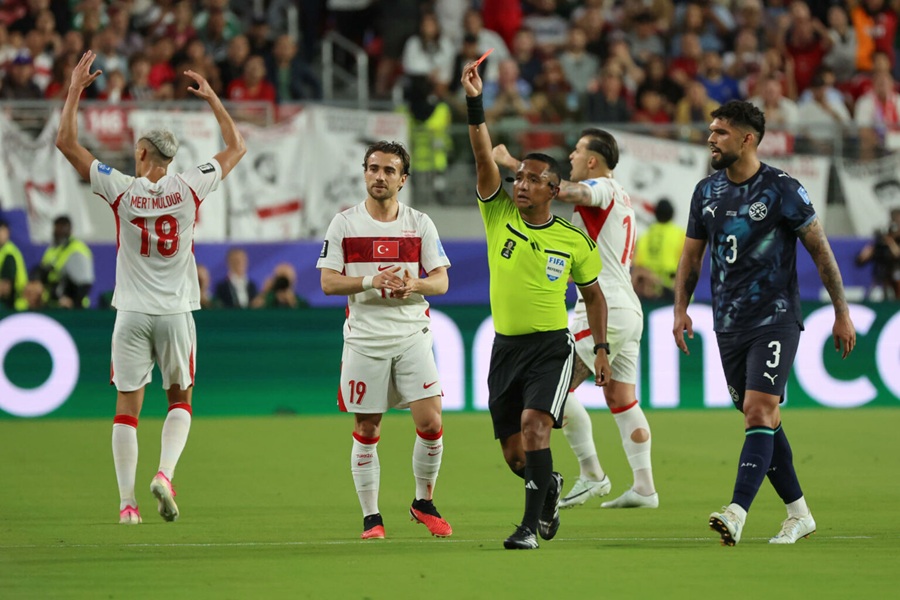 FIFA revoca acreditación a periodista paraguayo por ofensas al árbitro