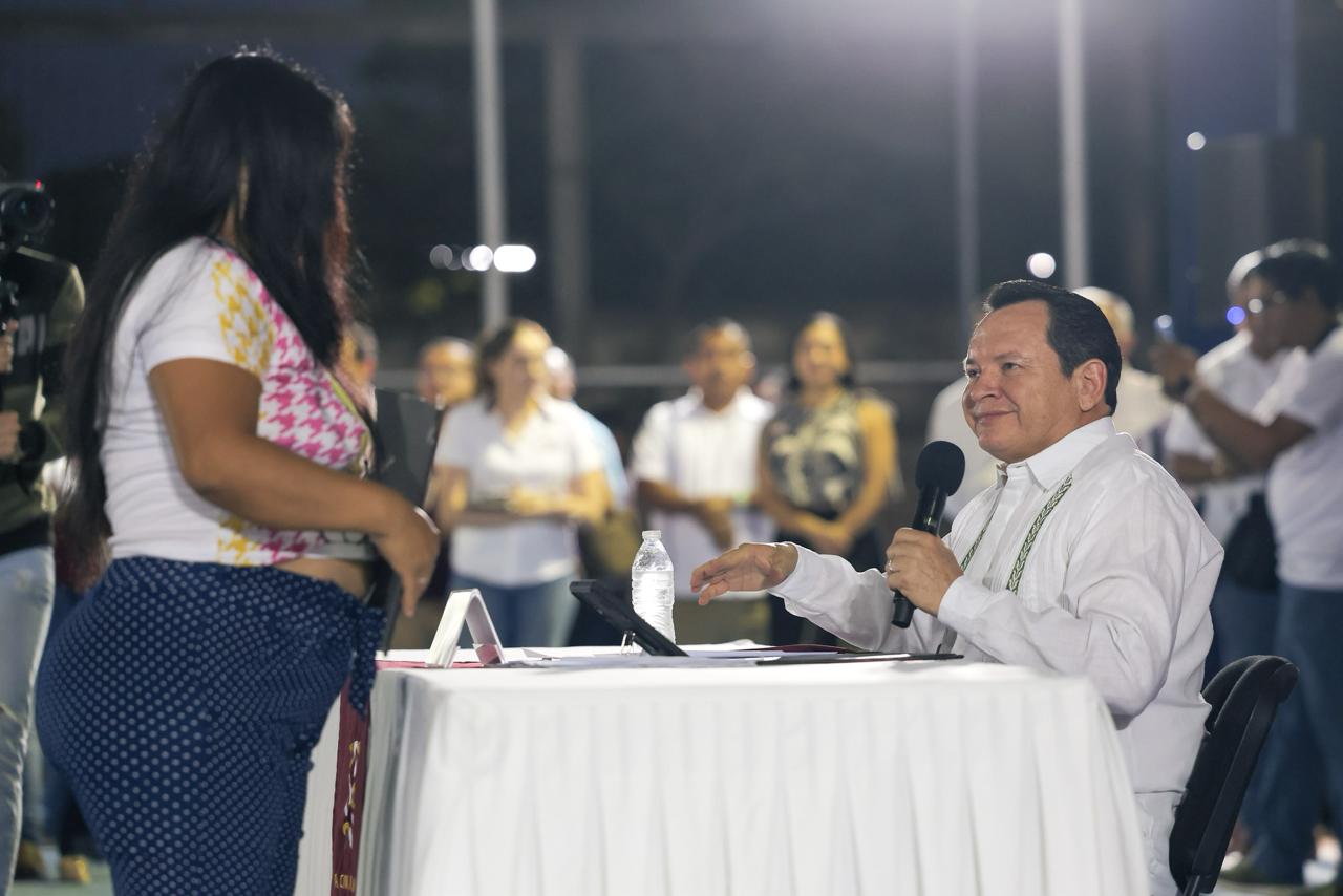 Huacho Díaz atiende personalmente a vecinos de El Roble Agrícola
