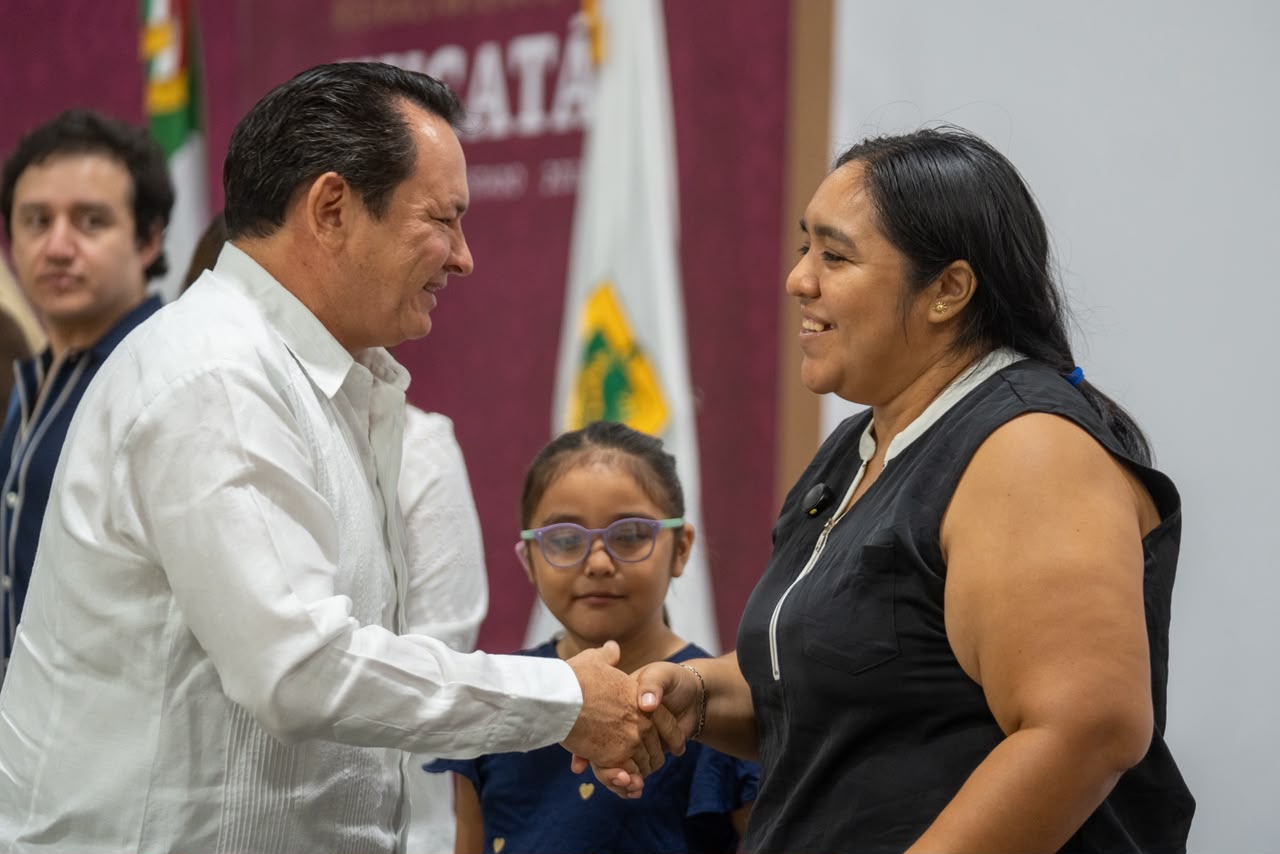 Renacimiento Maya entrega apoyos auditivos