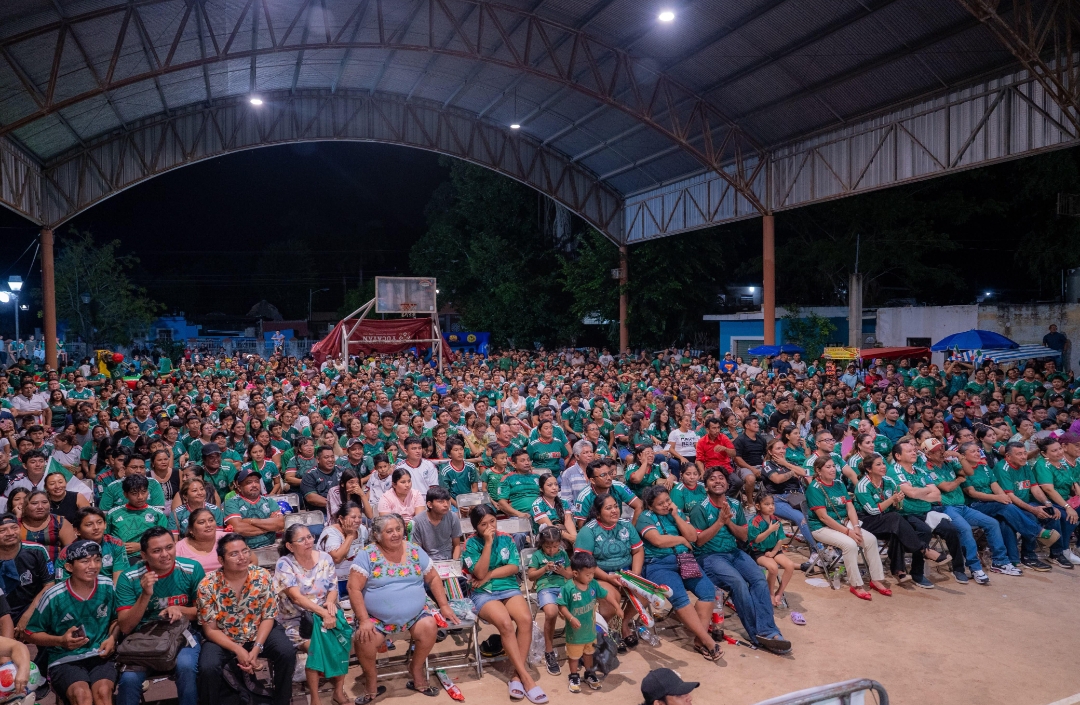Casa llena en las Zonas Fan: 14 mil personas celebran triunfo de México