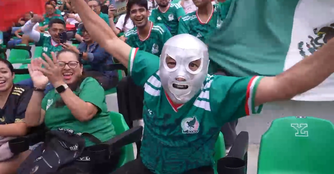 5 mil personas hacen vibrar el Kukulcán en el último juego de México 