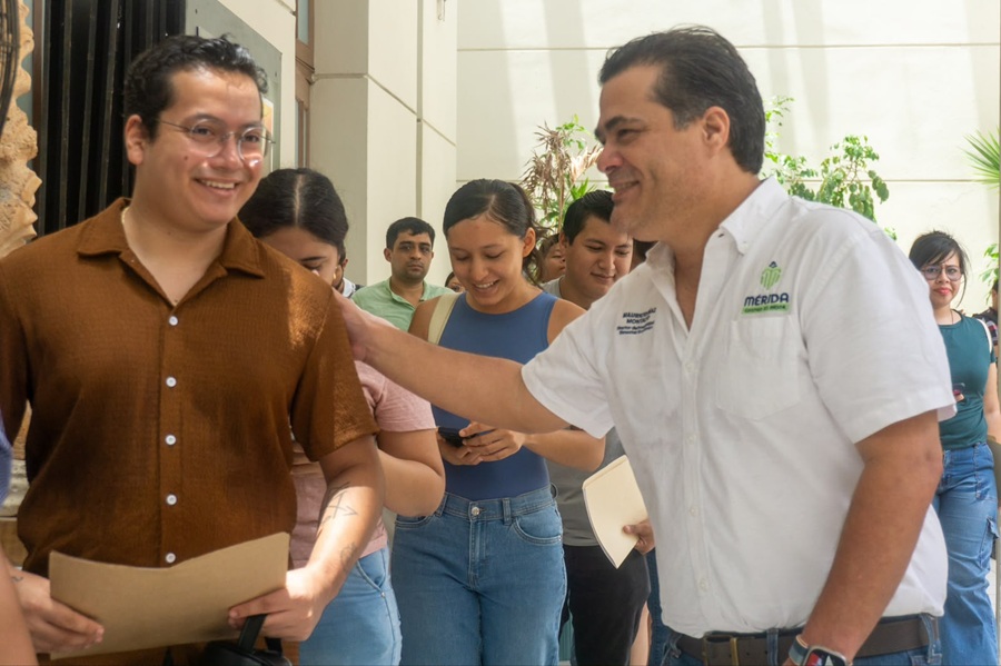 Asistencia récord a la Feria del Empleo para los Profesionistas en Mérida