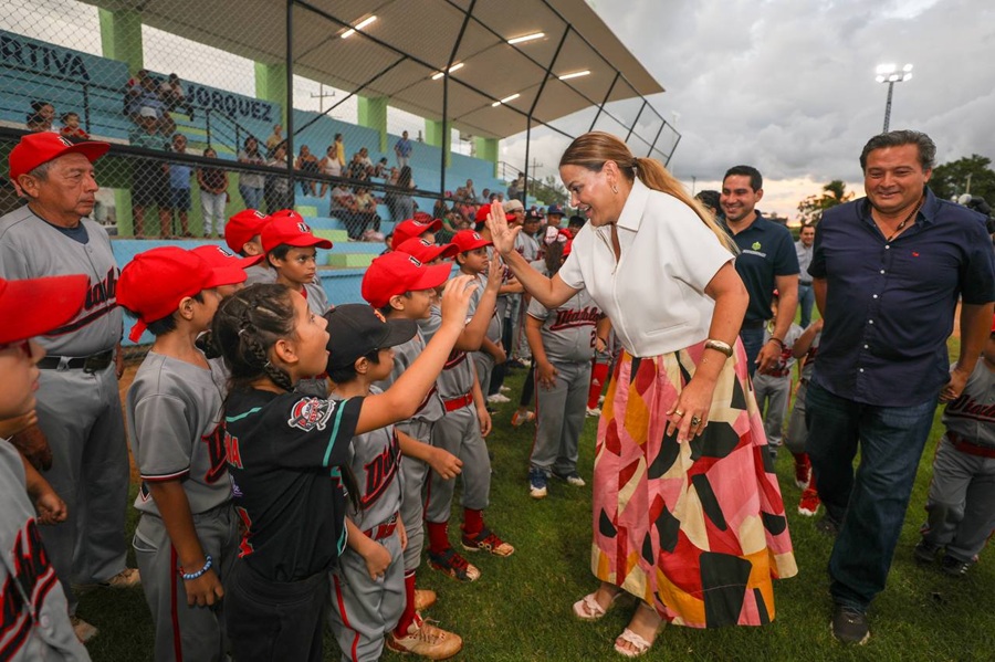 Mérida Enchula más de 400 espacios deportivos con nueva iluminación: Cecilia Patrón