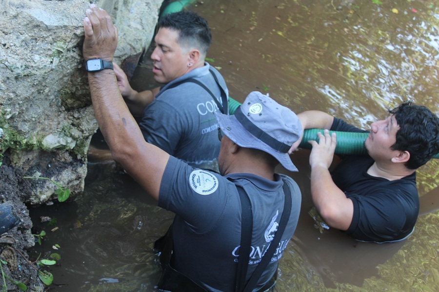 Brigadas de Conagua liberan desagües en Progreso
