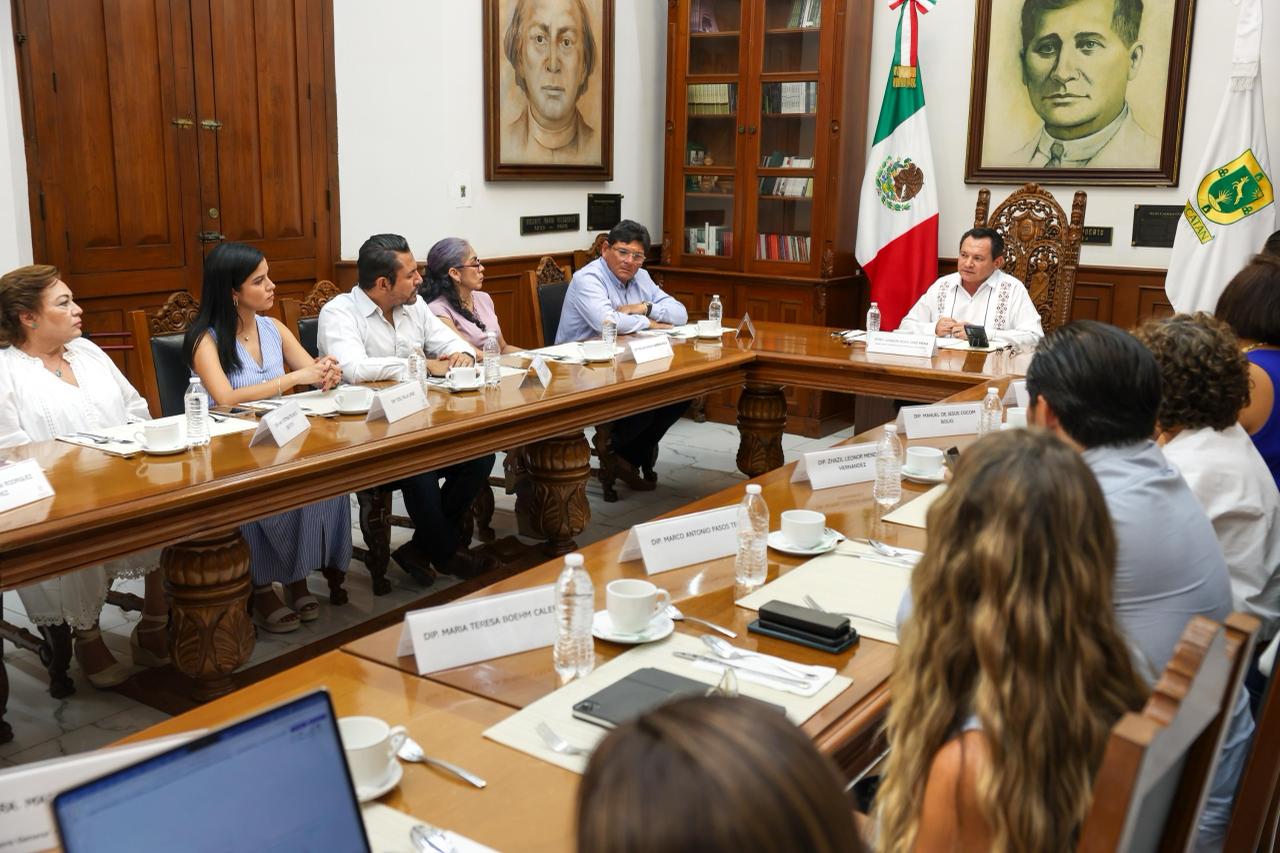 Díaz Mena dialoga con diputados del Congreso antes de presentar el Plan Bienestar Metropolitano