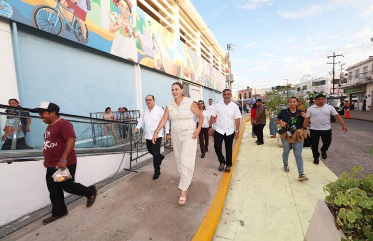 Cecilia Patrón entrega la remodelación del mercado Lucas de Gálvez para locatarios y usuarios.