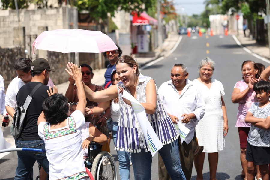 Cecilia Patrón da mantenimiento a la red pluvial con megaoperativo en la Salvador Alvarado Sur