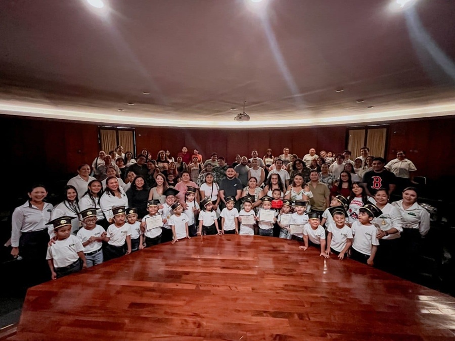 Niños culminan con éxito su terapia de lenguaje en el COPI Oruga del DIF Mérida