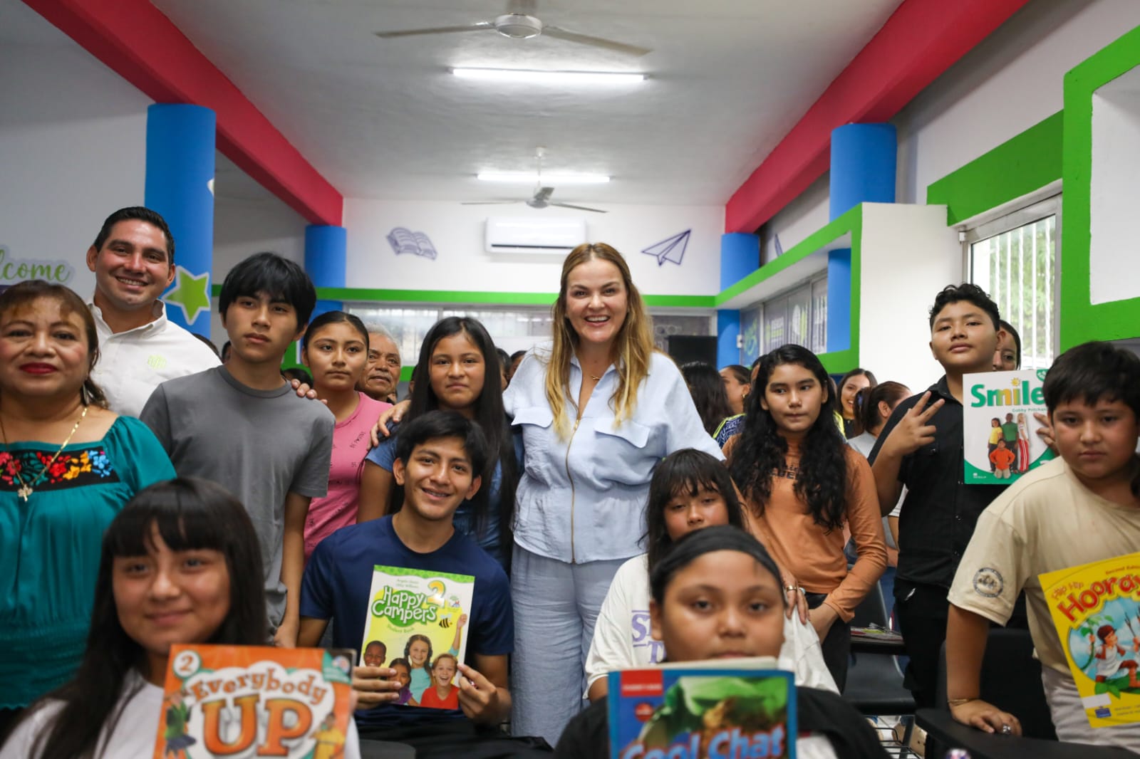 Inaugura Cecilia Patrón la primera Academia Municipal de Inglés en una comisaría
