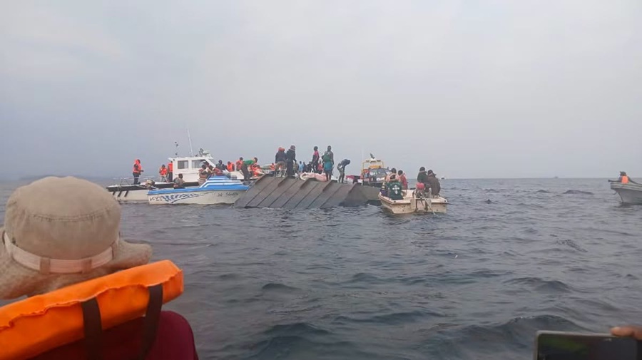 Naufragio de un barco sobrecargado deja 80 muert0s, entre ellos 18 niños
