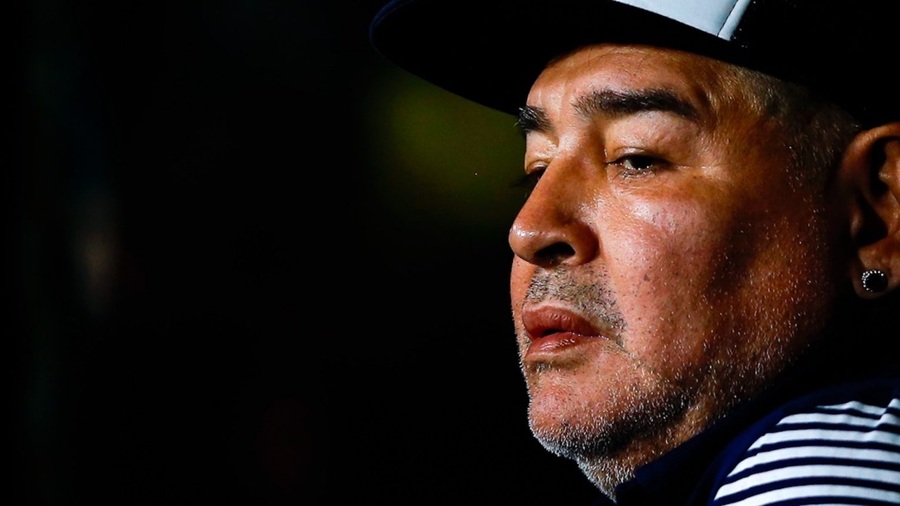 Médico de Maradona no lo atendía, pese a que ya estaba más hinchado que un balón