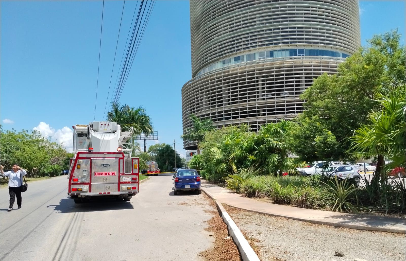 Movilización por incendio en el décimo piso del edificio Orión, en Mérida