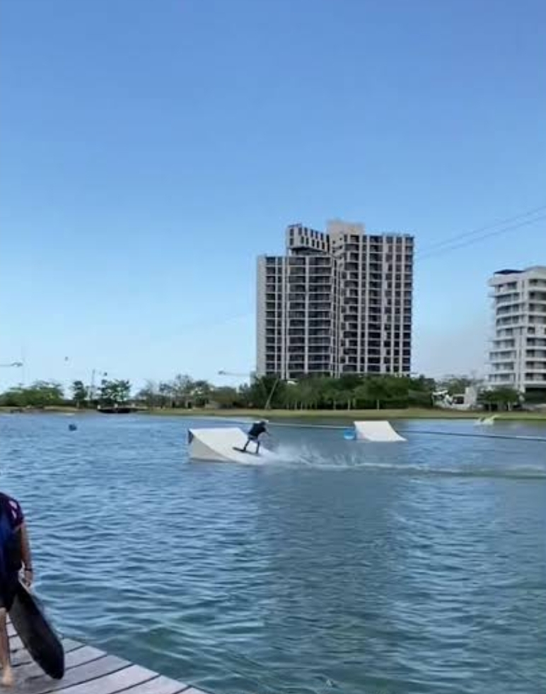 Cierran lago de plaza La Isla por ameba «comecerebros» que causo la muerte de un trabajador