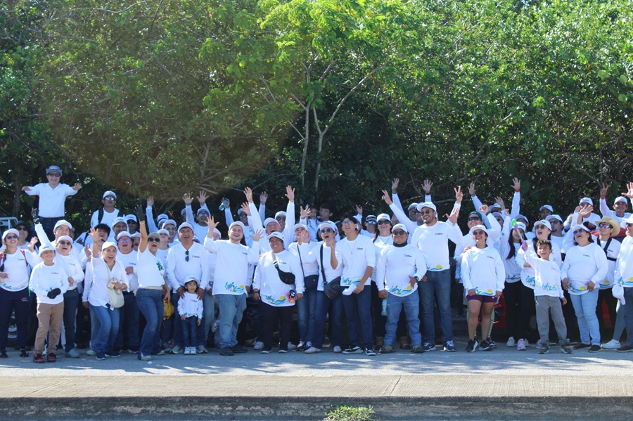 Conagua y más de 350 voluntarios retiran más de 2.5 toneladas de residuos de la Ciénega de Progreso
