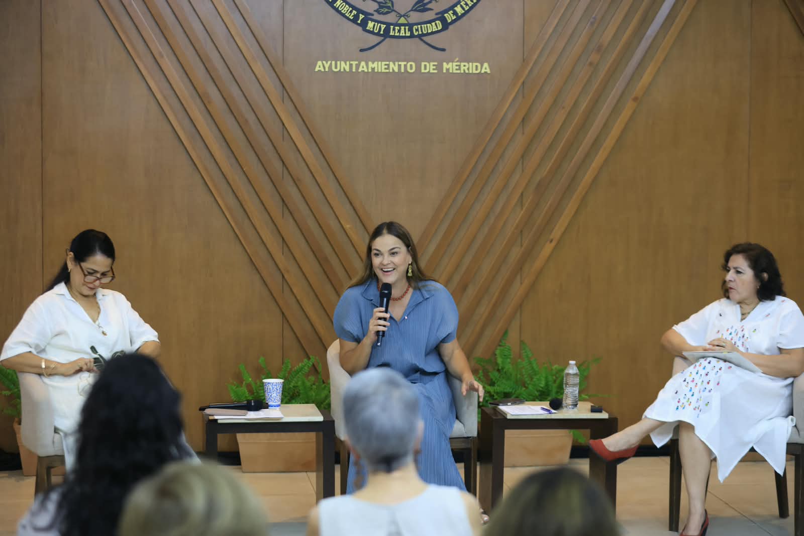 Cecilia Patrón comparte con mujeres su visión de una Mérida más ordenada y justa para todas.