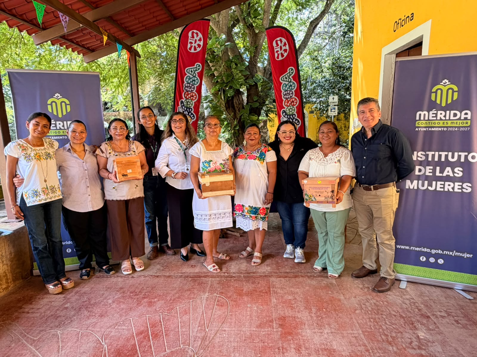 Cecilia Patrón promueve la autonomía económica de las mujeres de comisarías con proyecto de meliponicultura