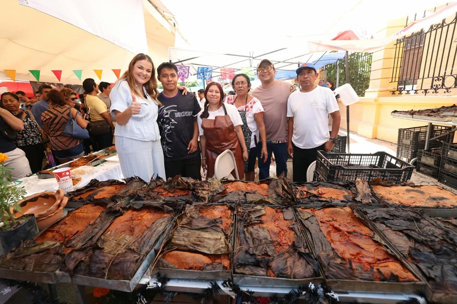Cecilia Patrón encabeza la Feria del Mucbipollo en San Sebastián