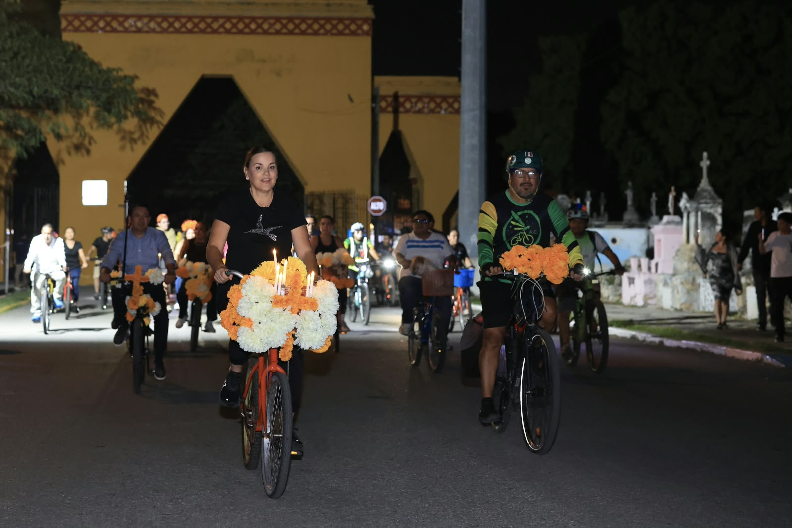 Más de 3 mil ciclistas se apropian de calles del centro de Mérida en la décima Rodada de las Ánimas