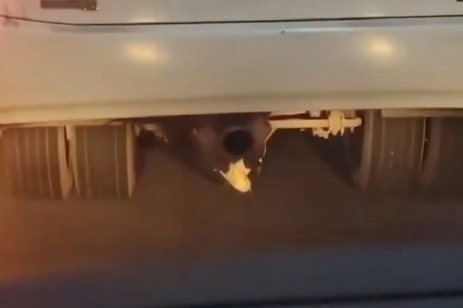 Estudiante viaja de polizón 70 kilómetros debajo de autobús