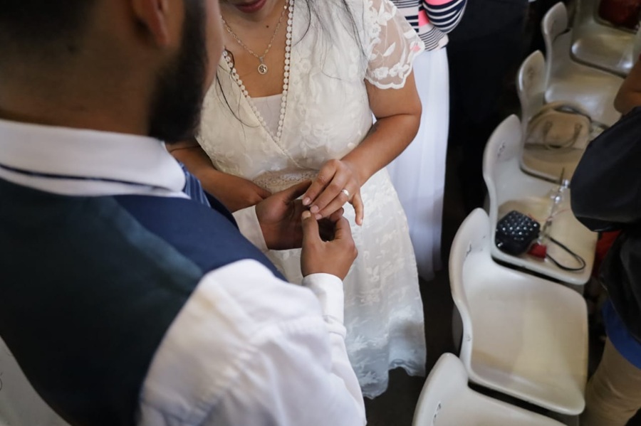 Vendían matrimonios falsos para que migrantes obtuvieran ‘papeles’ en Estados Unidos